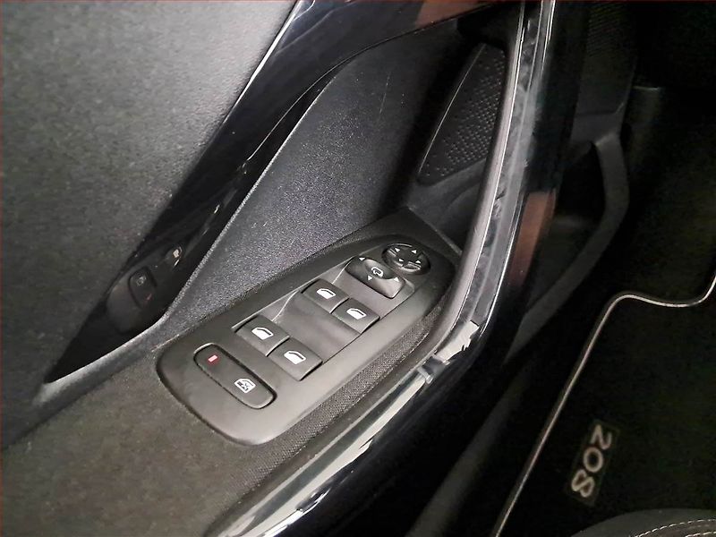 Peugeot 208 (2017) 1.6 BlueHDi, Serv.kniha, Navi - fotka 17 z 17