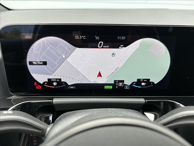 Mercedes-Benz GLA 250 e EQ Plug- in Hybrid - fotka 13 z 33