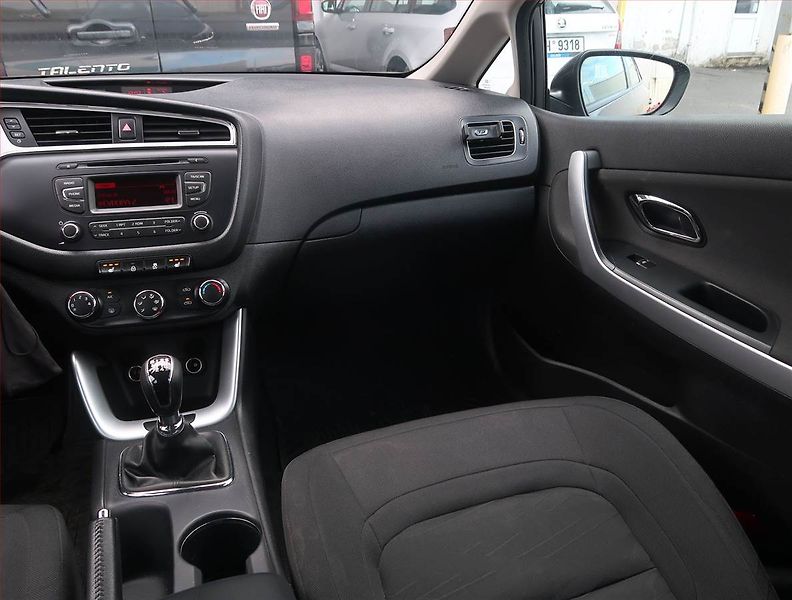 Kia Ceed (2018) 1.6 CRDi, Tempomat - fotka 8 z 17