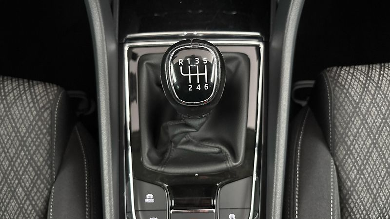 Škoda Karoq 2.0 TDI Style - fotka 23 z 26