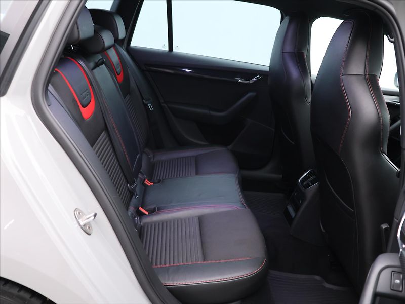Škoda Octavia 2,0 TDI 135kW DSG RS CZ Maxton - fotka 13 z 26
