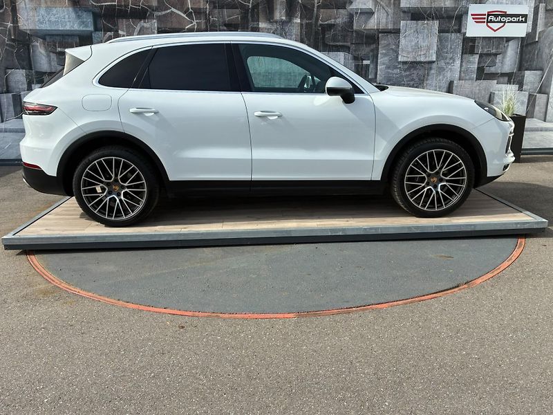 Porsche Cayenne (2019) 3.0, 250KW, 4x4, 360°, KEYLESS - fotka 5 z 38