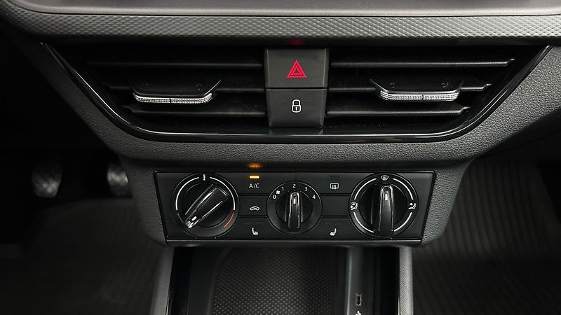 Škoda Kamiq 1.5 TSI Ambition - fotka 13 z 24