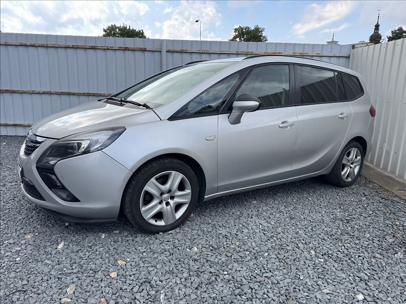 Opel Zafira 1,6 CDTi 100kW TOURER tažné - fotka 3 z 50