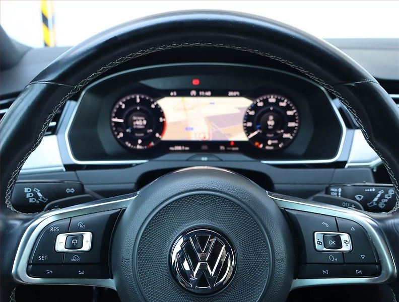 Volkswagen Passat (2018) R-Line 2.0 TDI, Automat, Kůže - fotka 17 z 22