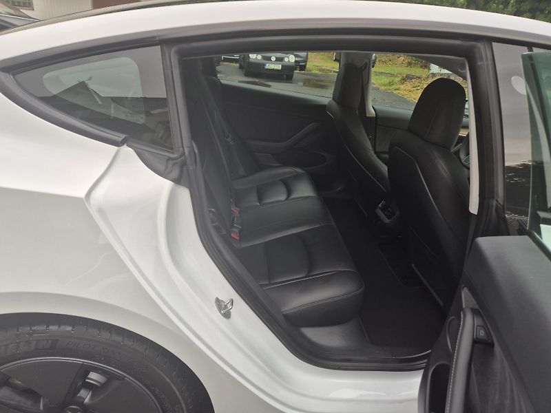 Tesla Model 3 STANDART RANGE 208kw SOH 93,6% - fotka 15 z 47