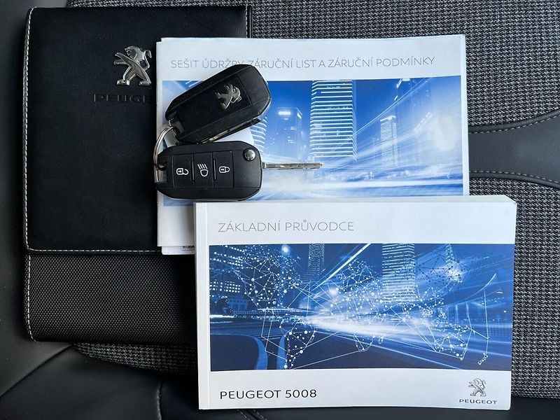 Peugeot 5008 (2018) 1.2PT 96kW A/T! 7míst! Allure! - fotka 21 z 41