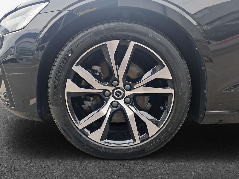 Volvo V60 B4 Plus Dark - fotka 7 z 15