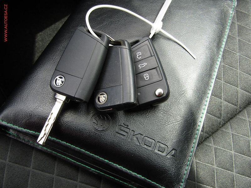 Škoda Superb (2016) 2.0 TDi, Style, TZ, navi - fotka 23 z 23