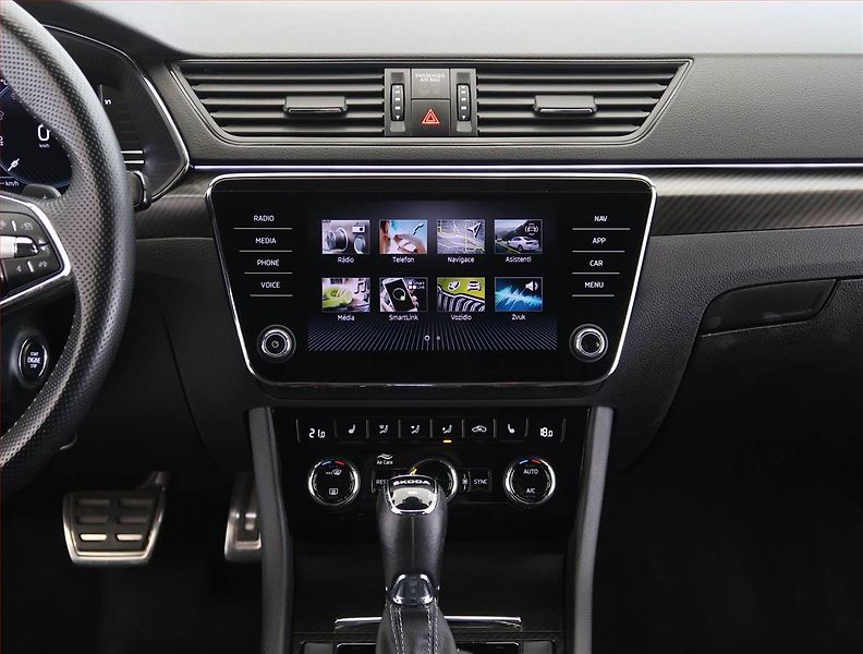 Škoda Superb (2023) Sportline 1.5 TSI, digi klima - fotka 12 z 31