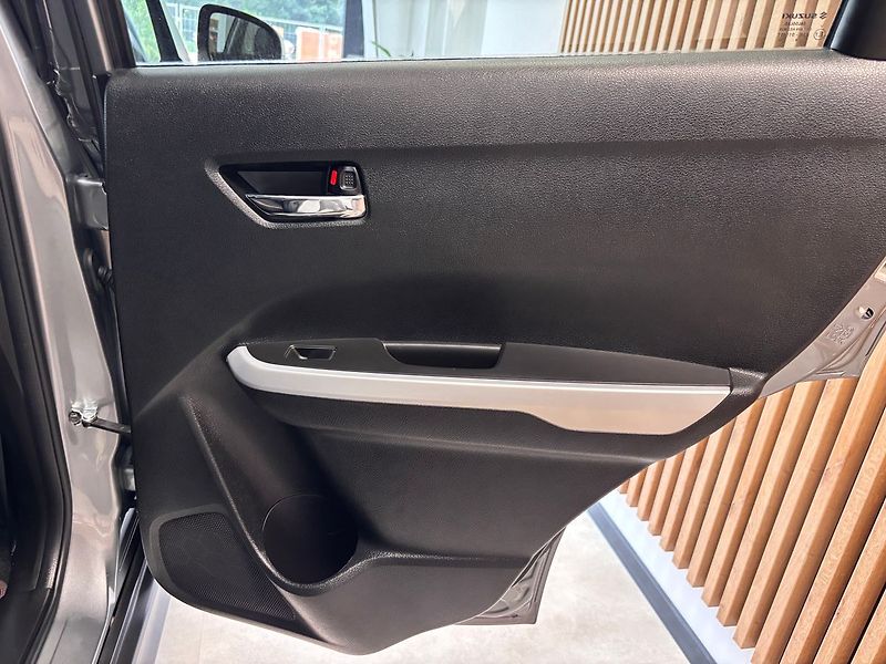 Suzuki Vitara (2017) Allgrip 1.4 boosterjet - fotka 25 z 31