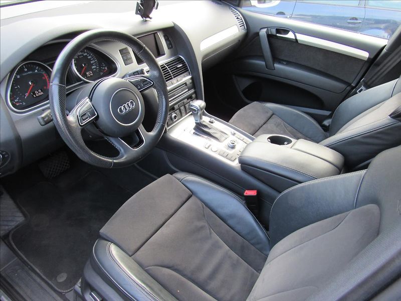 Audi Q7 3,0 TDi 180kW Quattro S-Line - fotka 9 z 35