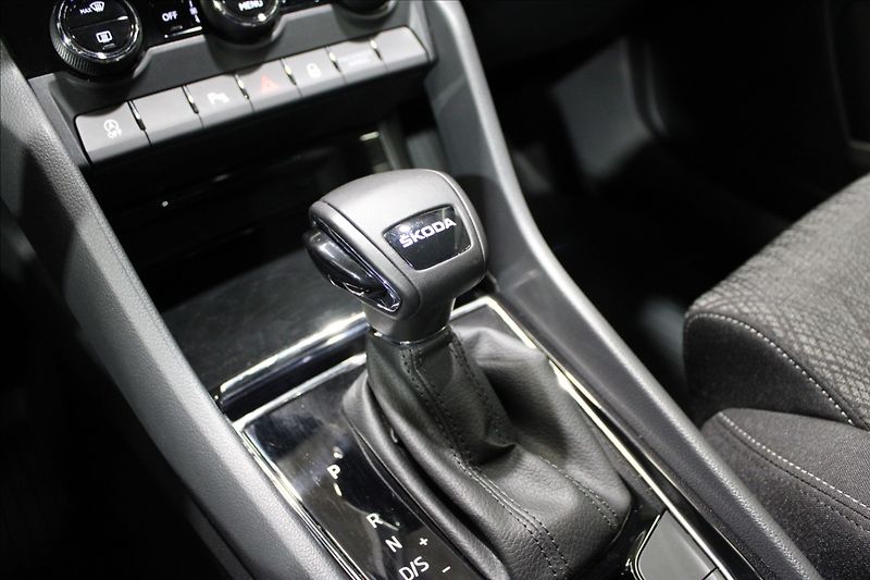 Škoda Karoq 2,0 TDI DSG style 1.maj, CZ - fotka 27 z 33