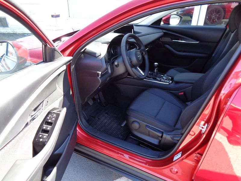Mazda CX-30 (2026) 2,0 X186 PS , Centre-line - fotka 9 z 24