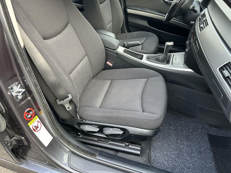 BMW Řada 3 320i  - fotka 41 z 51