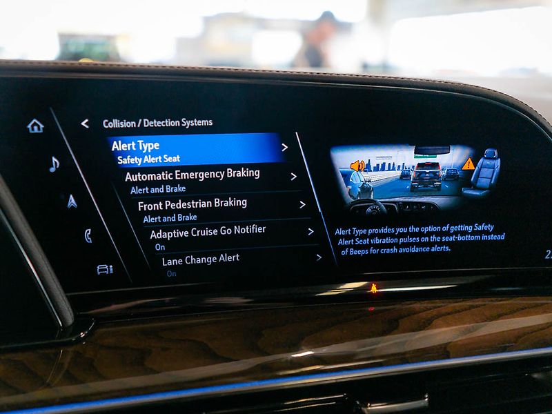 Cadillac Escalade (2024) 6.2 Premium Luxury Platinum - fotka 39 z 50