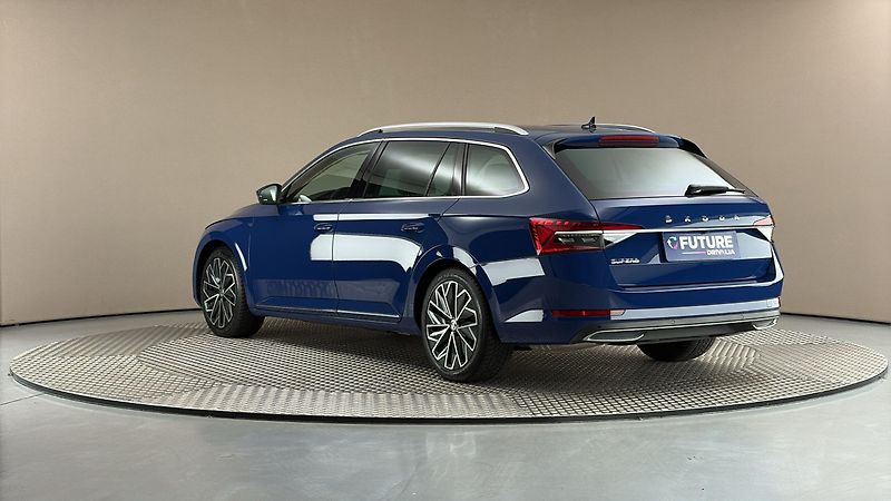 Škoda Superb 1.5 TSI DSG L&K Combi - fotka 2 z 33