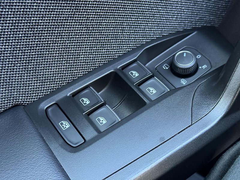 Seat Leon (2022) 1.5eTSi DSG Xcellence DPH RZV - fotka 26 z 50