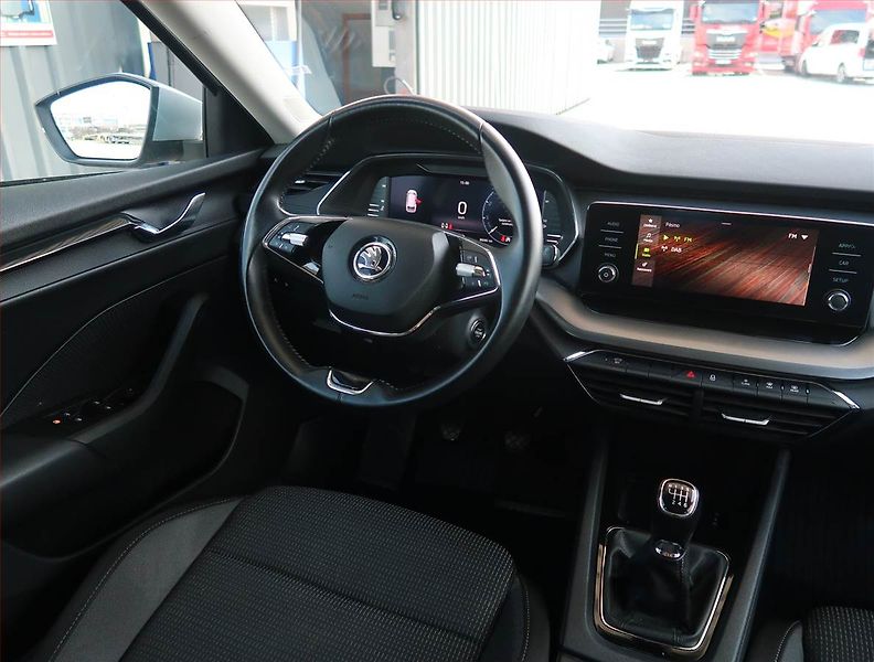 Škoda Octavia (2022) Ambition 2.0 TDI, ČR,1.maj - fotka 7 z 22