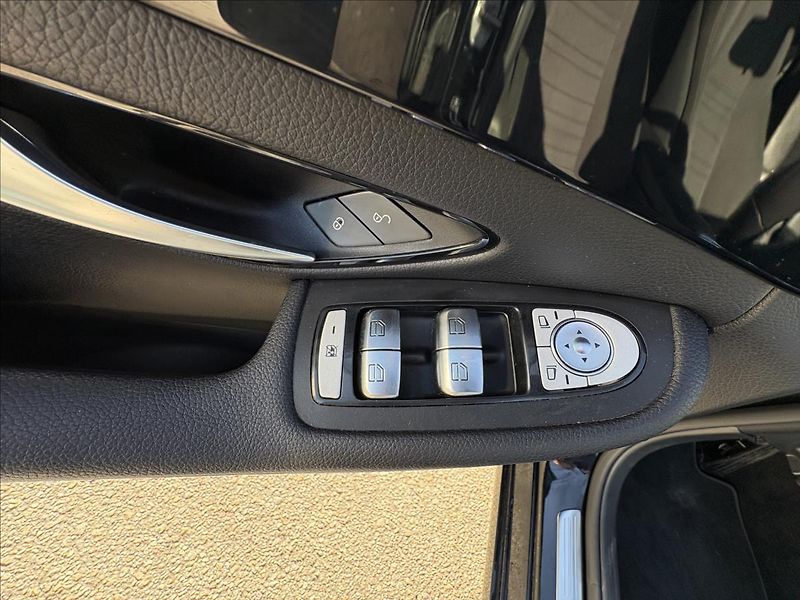 Mercedes-Benz Třídy C 2,2 CDi 100kW Led,Výhřev,9G-tr - fotka 4 z 37