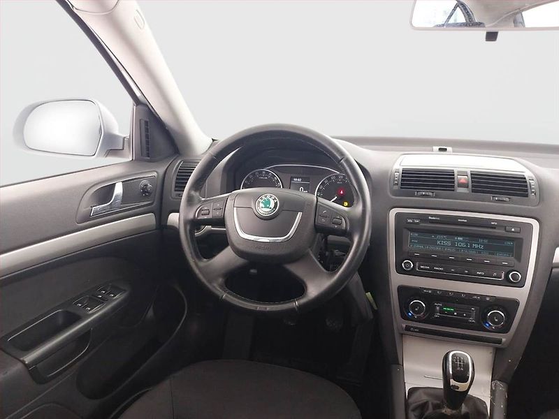 Škoda Octavia (2012) Ambition 1.6 TDI, Serv.kniha - fotka 7 z 19