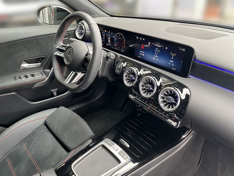 Mercedes-Benz Třídy A A-Třída 200 d AMG Night - fotka 19 z 21