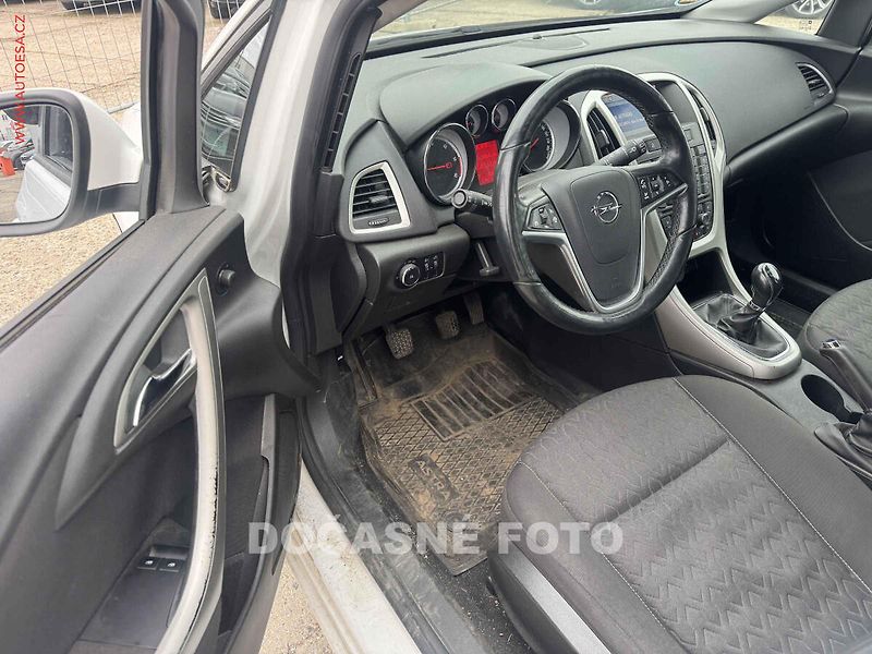 Opel Astra (2013) 1.7 CDTi, autoAC - fotka 3 z 3