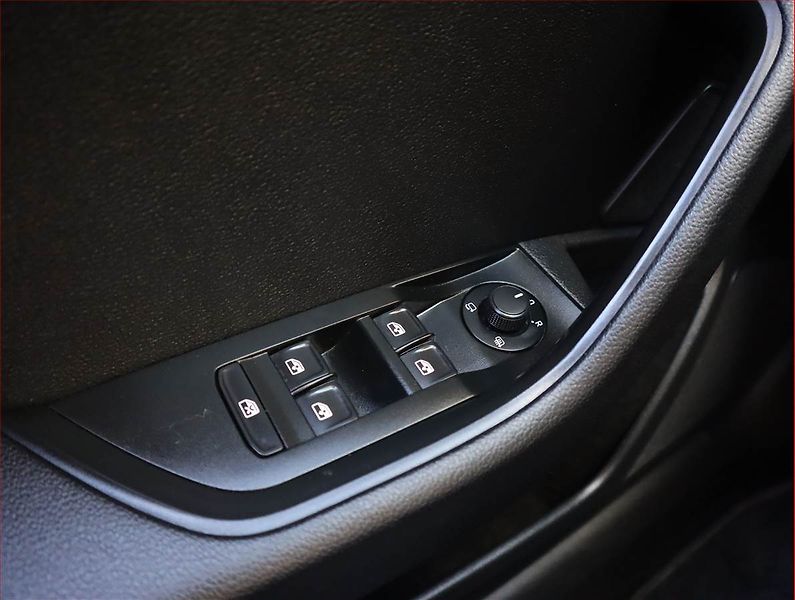 Škoda Superb (2015) 2.0 TDI, Automat, Bi-Xenony - fotka 16 z 20