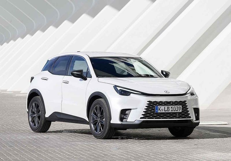 Lexus LBX stojí právě rovný milión korun