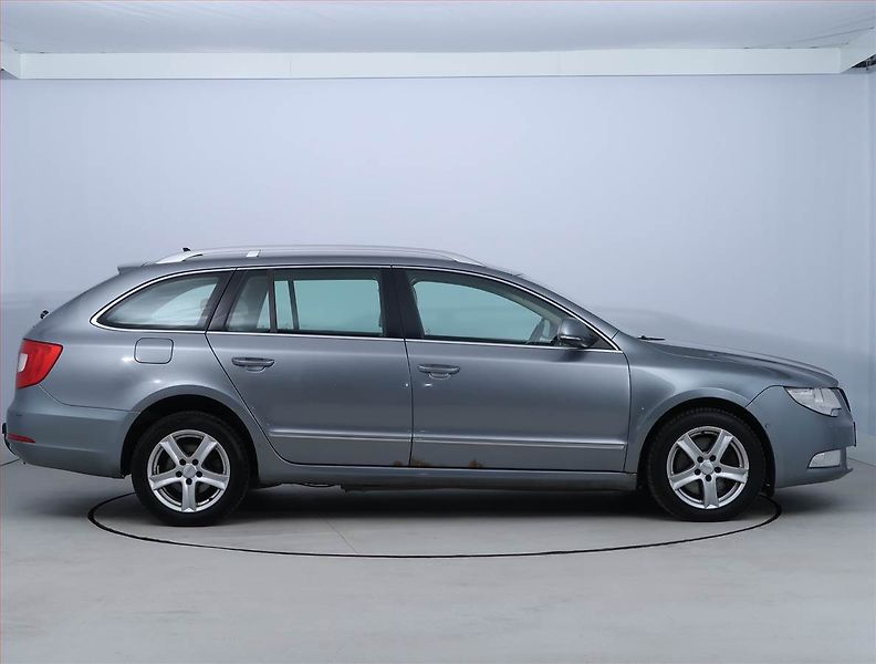 Škoda Superb (2009) Elegance 2.0 TDI, 4X4 - fotka 6 z 20