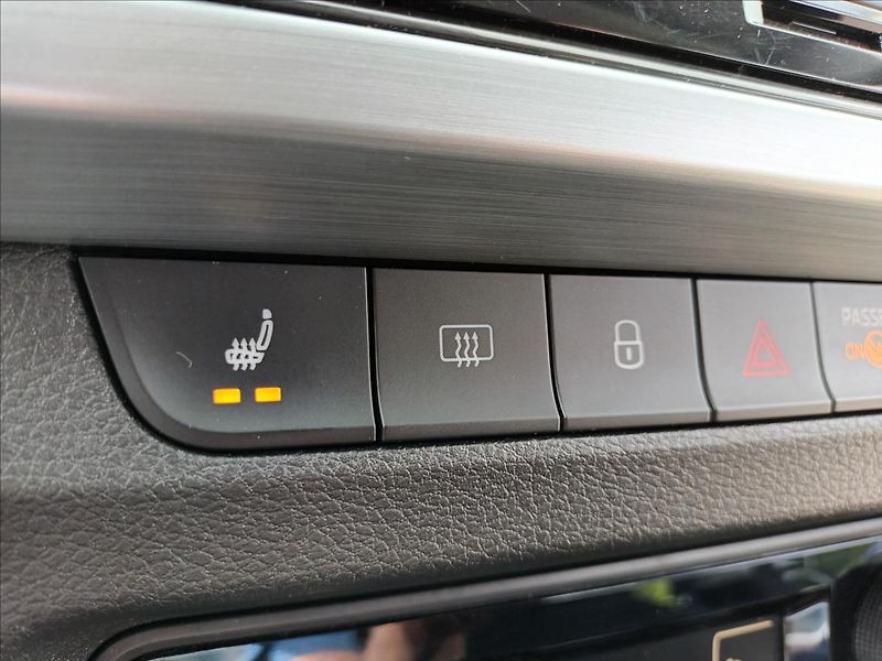 Škoda Fabia 1,2 TSI,66KW,1MAJ,AMBI,KOLA - fotka 31 z 45