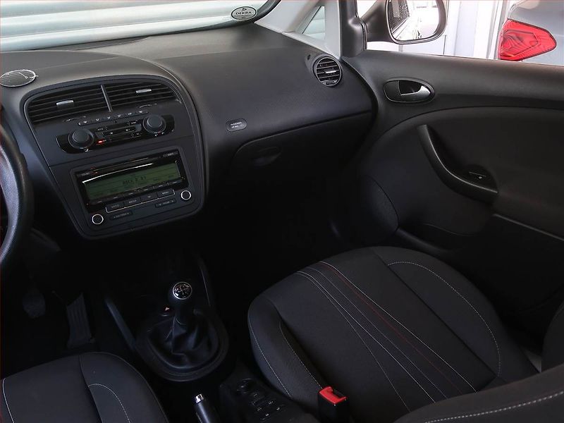 Seat Altea (2013) 1.6 TDI, po STK, zamluveno - fotka 8 z 18