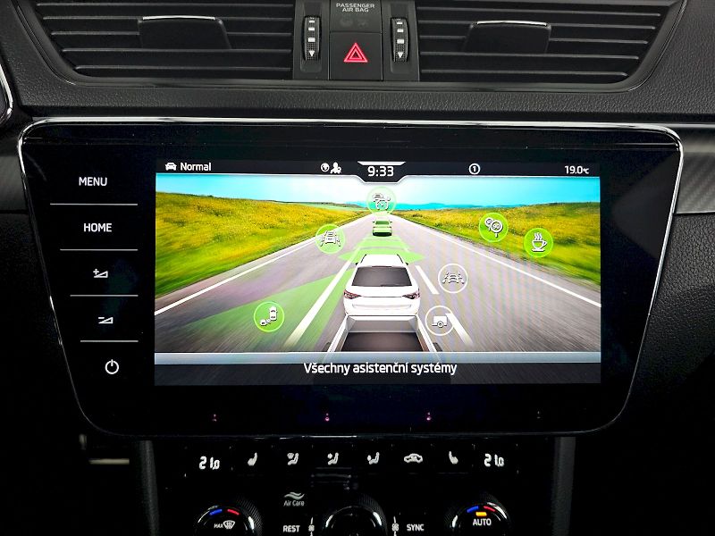 Škoda Superb (2023) 2.0TSi 140kW DSG SPORTLINE TAŽ - fotka 17 z 32