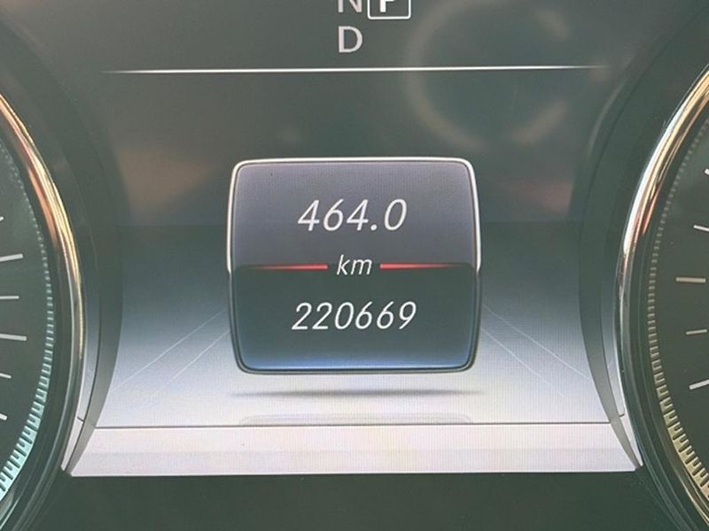 Mercedes-Benz Třídy E E 220D 4MATIC, AMG PAKET - fotka 16 z 35