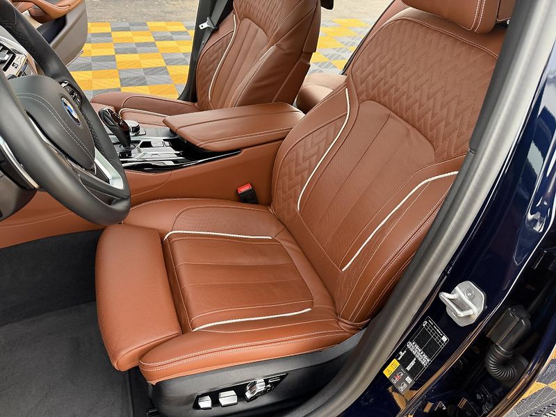 BMW Řada 5 530e*4x4*DPH*Top Výbava* - fotka 11 z 42