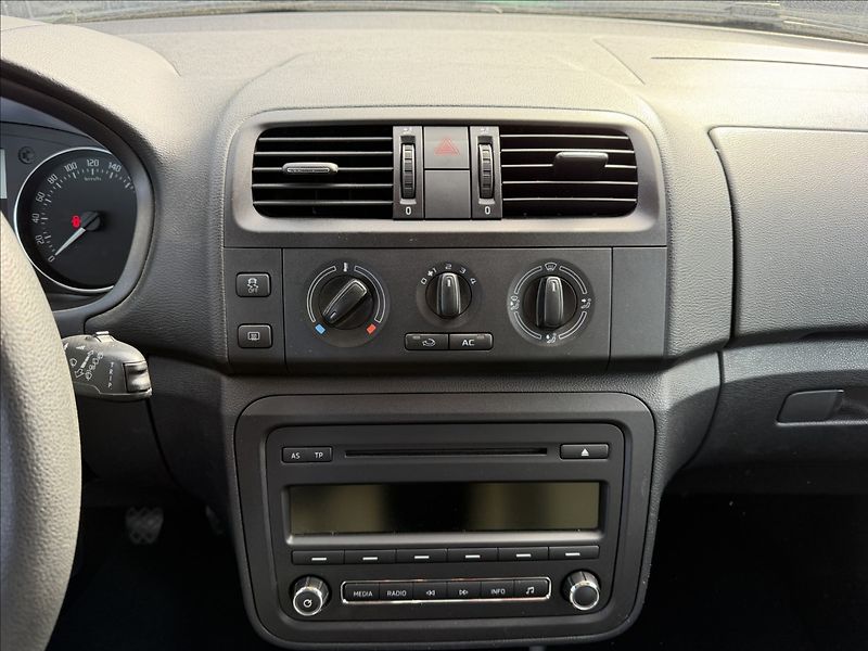 Škoda Fabia II 1.2 TSI Ambition - fotka 9 z 17