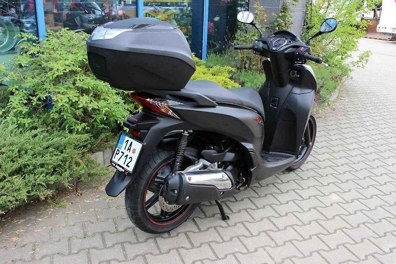 Honda SH 300i.