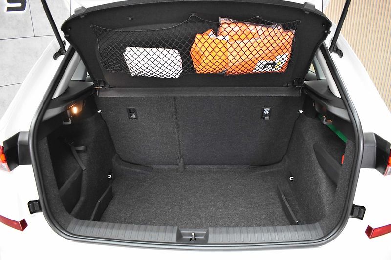 Škoda Kamiq 1.6 TDI STYLE*KESSY*ČR 1.MAJ - fotka 37 z 40