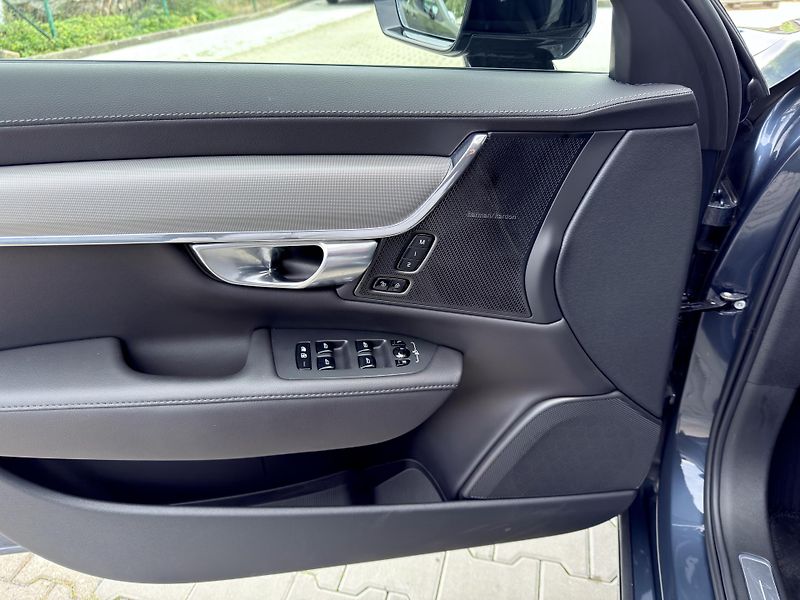 Volvo S90 T8 AWD // ULTIMATE // 335 kW - fotka 12 z 50