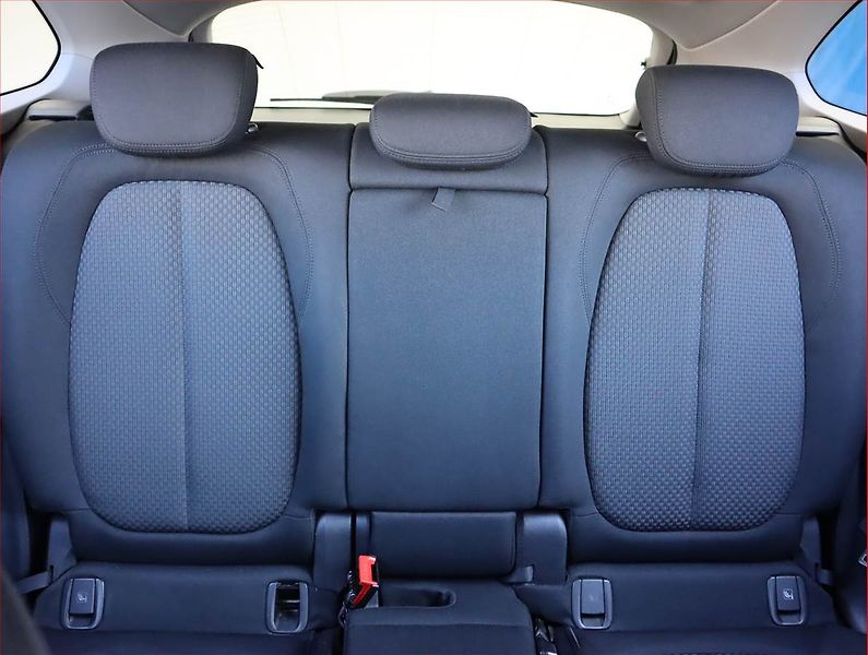 BMW X1 (2022) Advantage xDrive18d, 4X4 - fotka 10 z 23