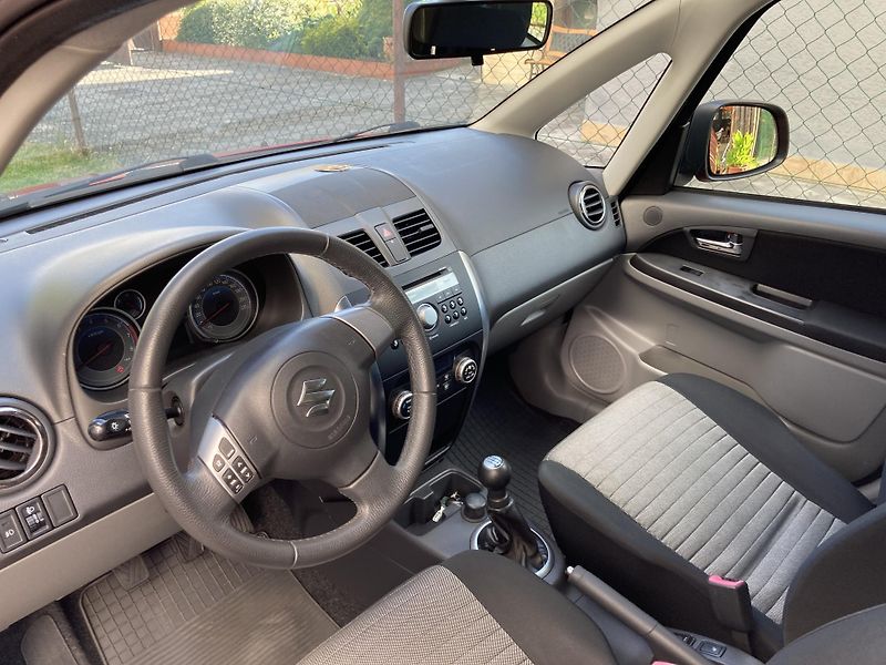 Suzuki SX4 (2010) SUZUKI SX4 1.6i 4x4 88 kw plná - fotka 7 z 18