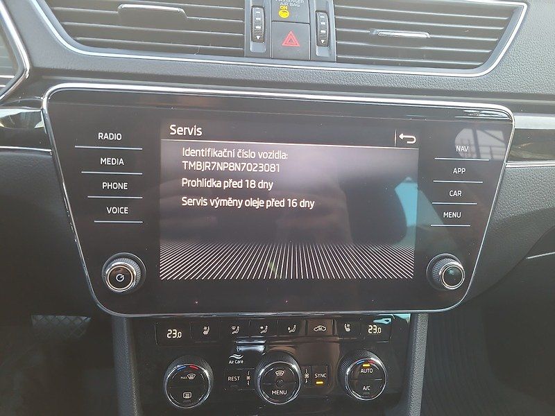 Škoda Superb Combi 2.0 TDI DSG - fotka 69 z 69
