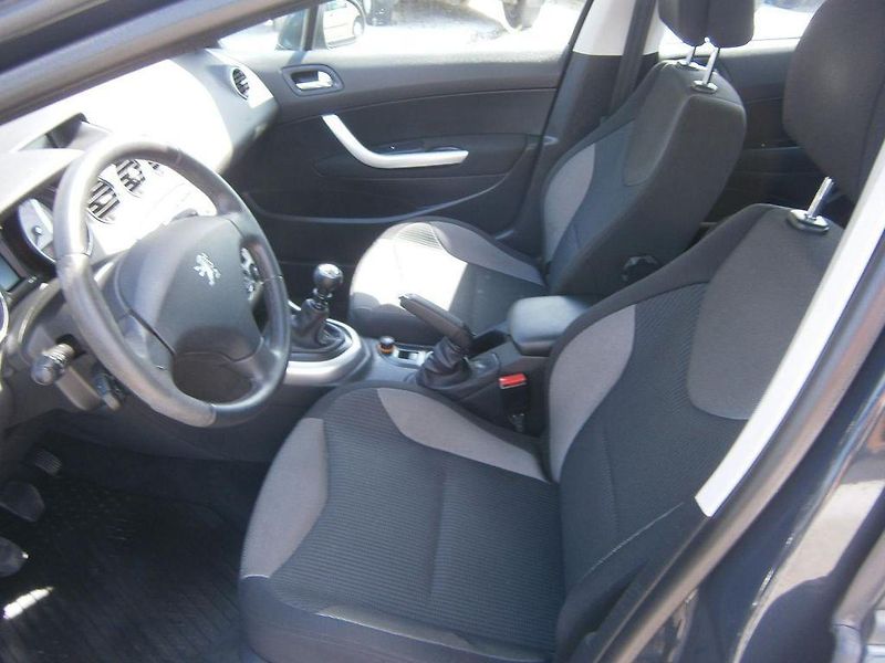 Peugeot 308 2.0 HDi - fotka 11 z 18