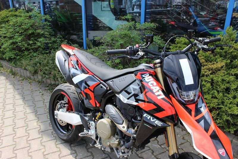 Ducati (2024) Hypermotard 698 RVE 2024 - fotka 2 z 10