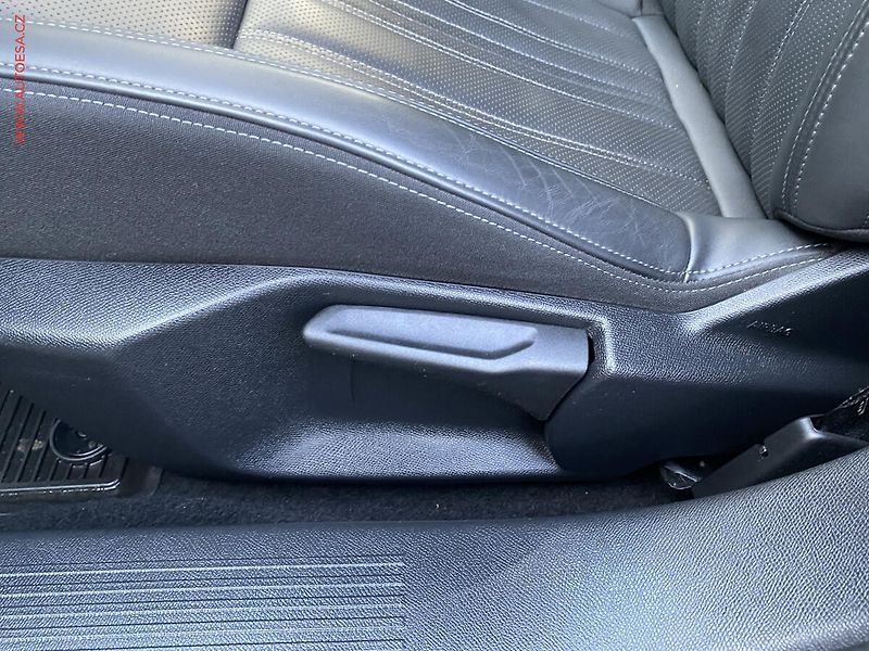 Peugeot 308 (2023) 1.2PT, 2.maj,ČR, LED, navi - fotka 14 z 19