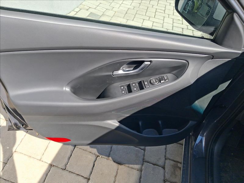Hyundai i30 (2026) 1,0   T-GDI MT GO CZECH - fotka 9 z 13