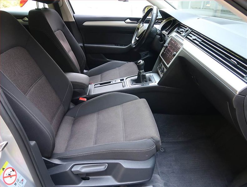Volkswagen Passat (2019) 2.0 TDI, Navi, Tempomat - fotka 9 z 20