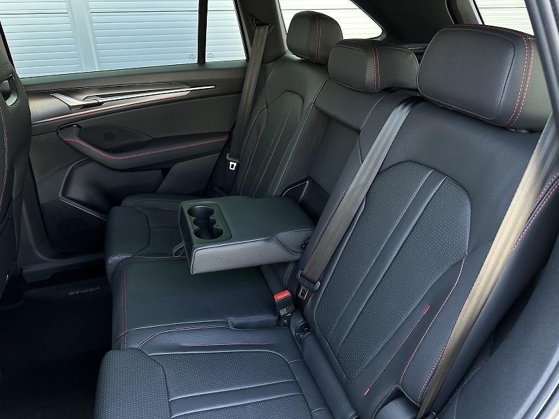 Škoda Kodiaq RS 265PS 2.0TSi 4x4 DSG Matrix - fotka 41 z 50