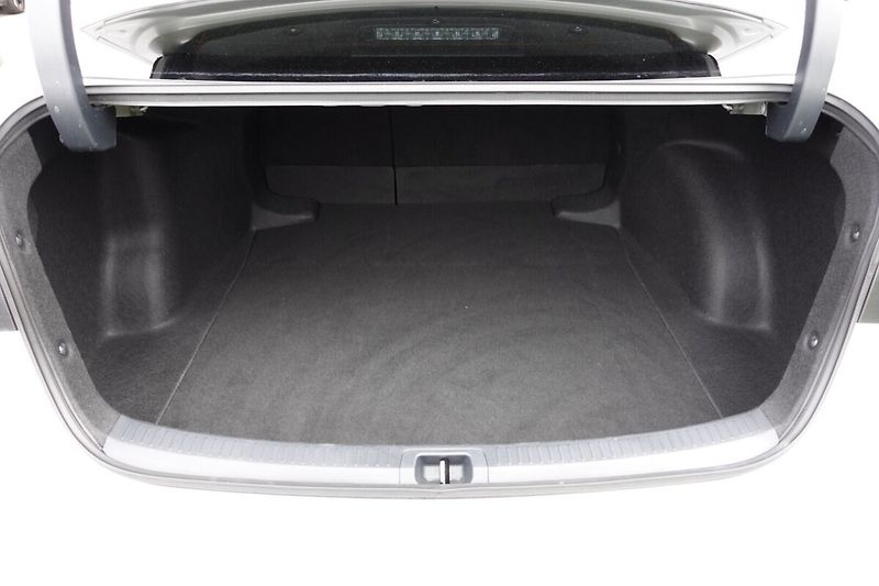 Toyota Corolla 1,8 HEV GR Sport Dynamic - fotka 14 z 31