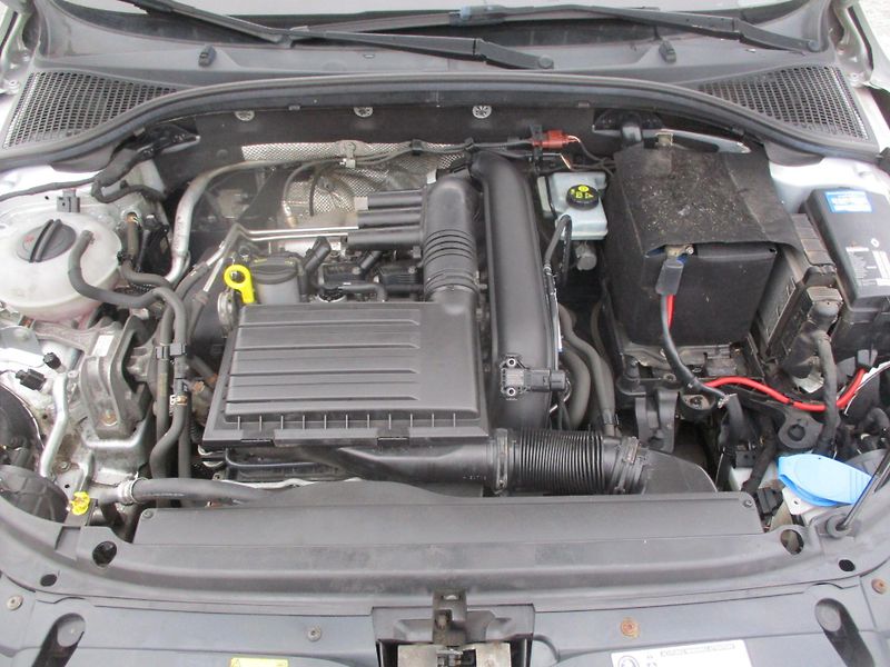 Škoda Octavia 1.2 TSi AMB*SERVIS*L+Z PNEU - fotka 37 z 40